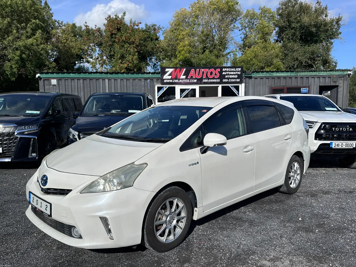 12 Toyota Prius Alpha Hybrid - Image 2