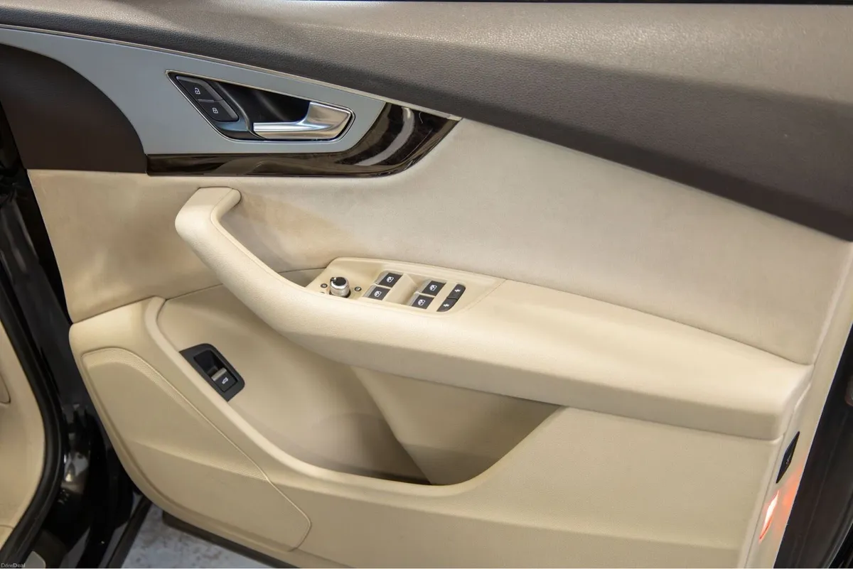Audi Q7 - 5 Seats Crew-cab/Commercial - Image 5