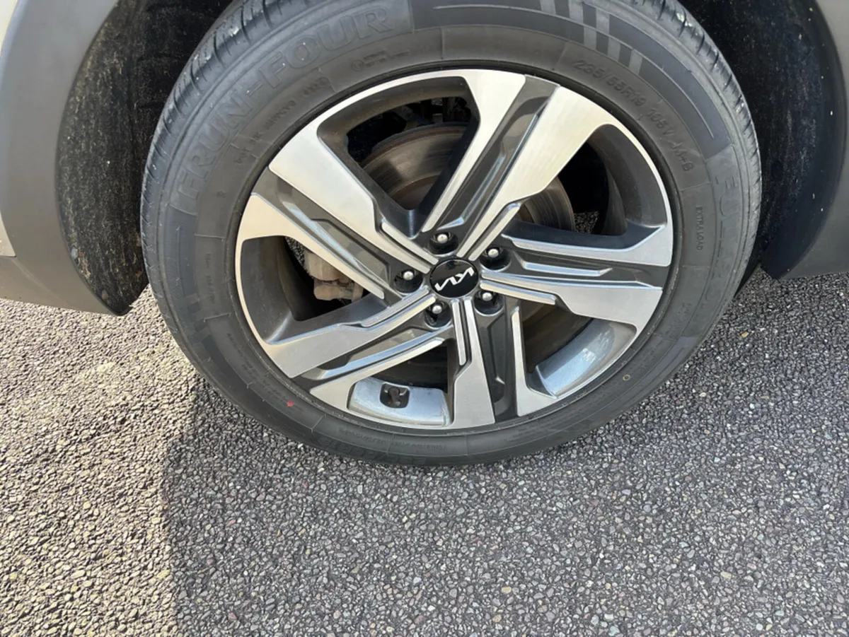 Image 4 of 18