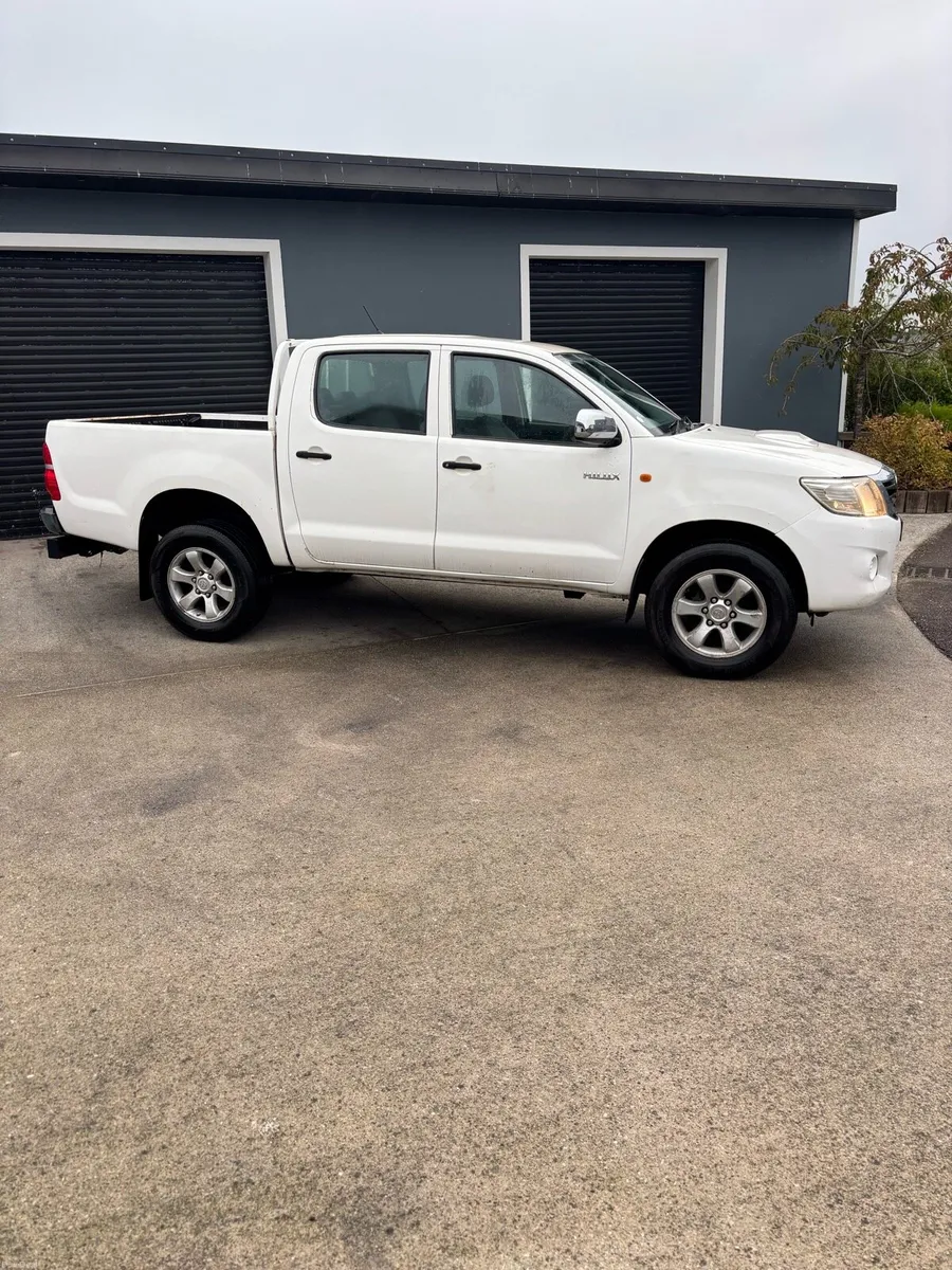 Image 2 of 8
