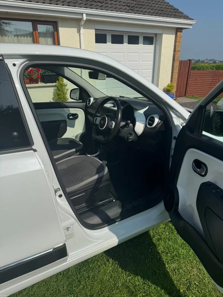 Image 3 of 10