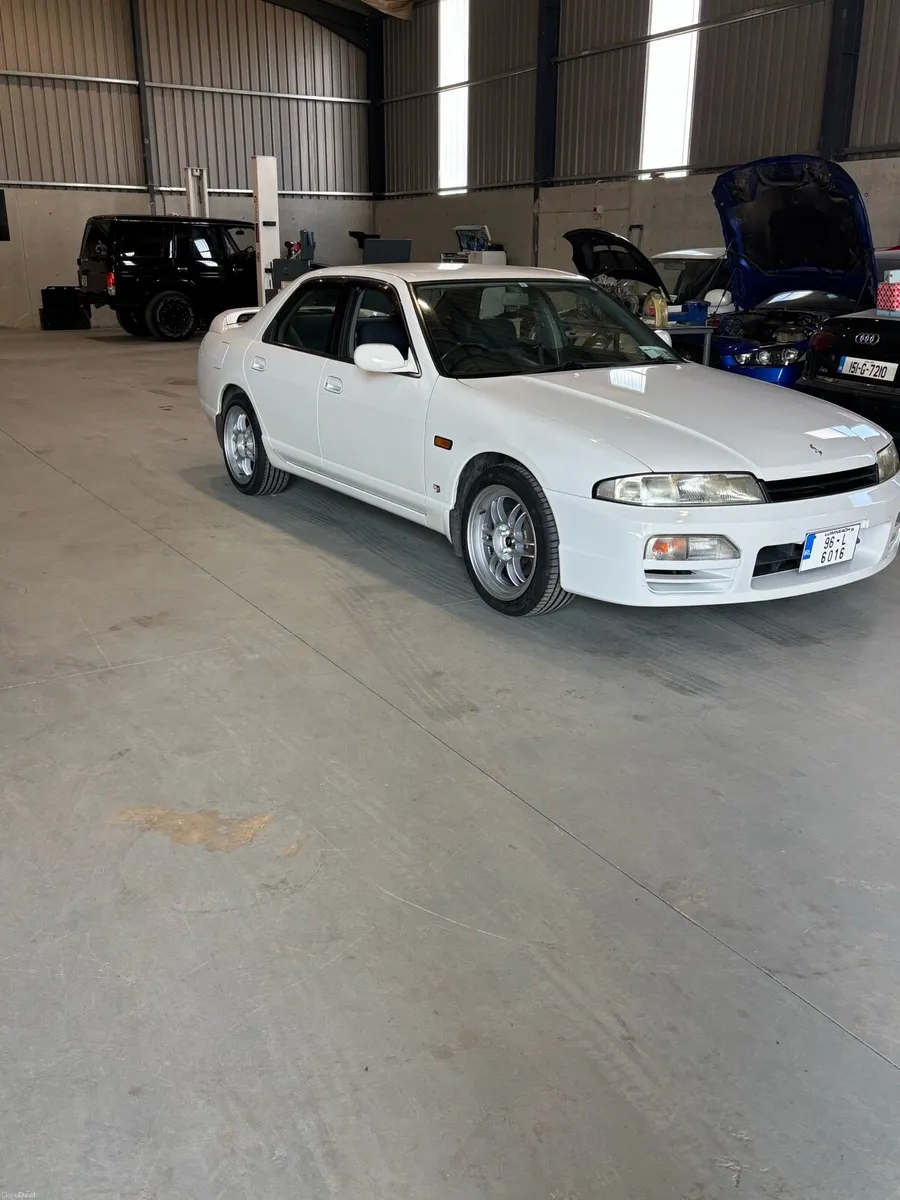 Image 2 of 6
