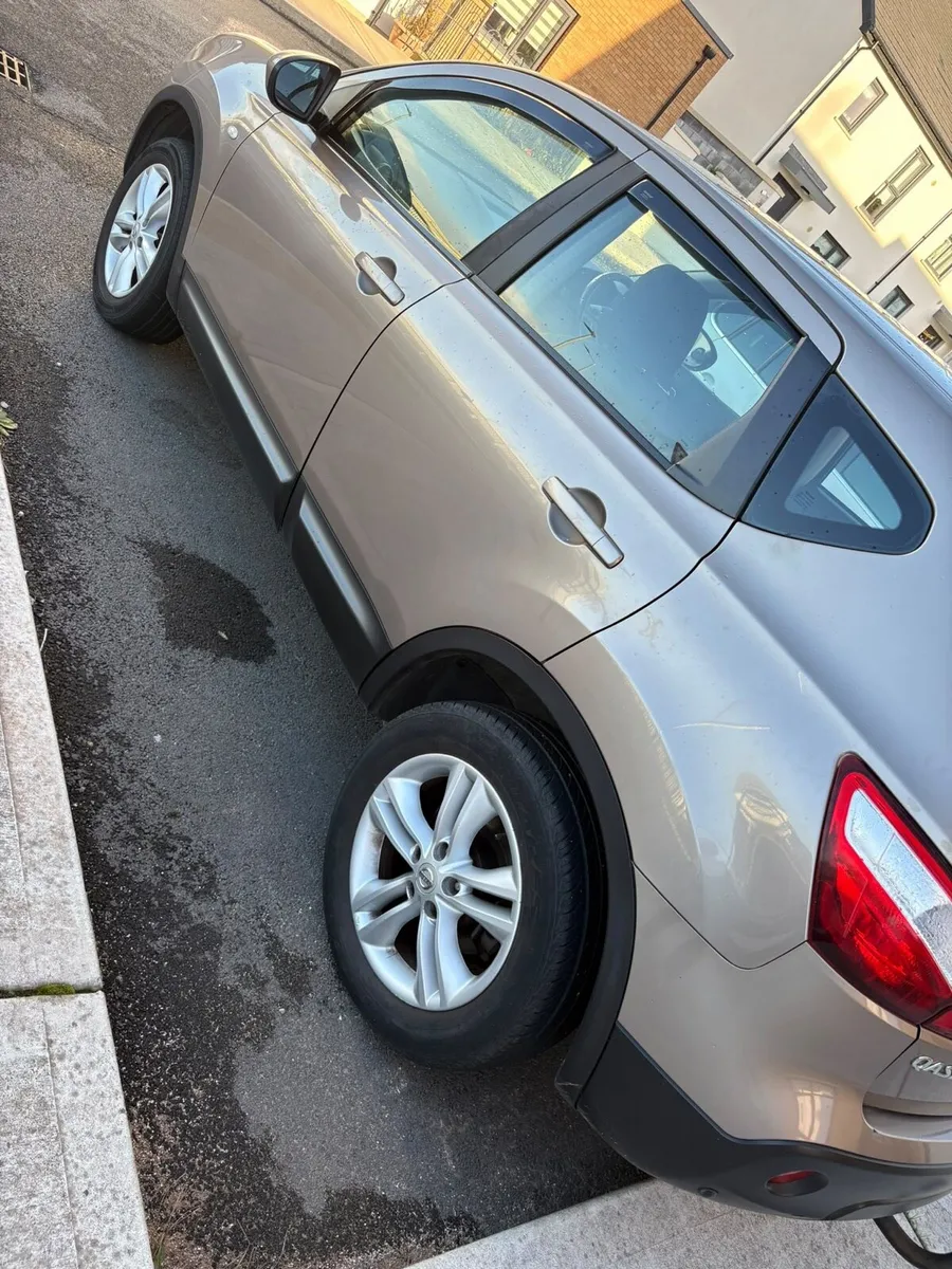 Image 1 of 4