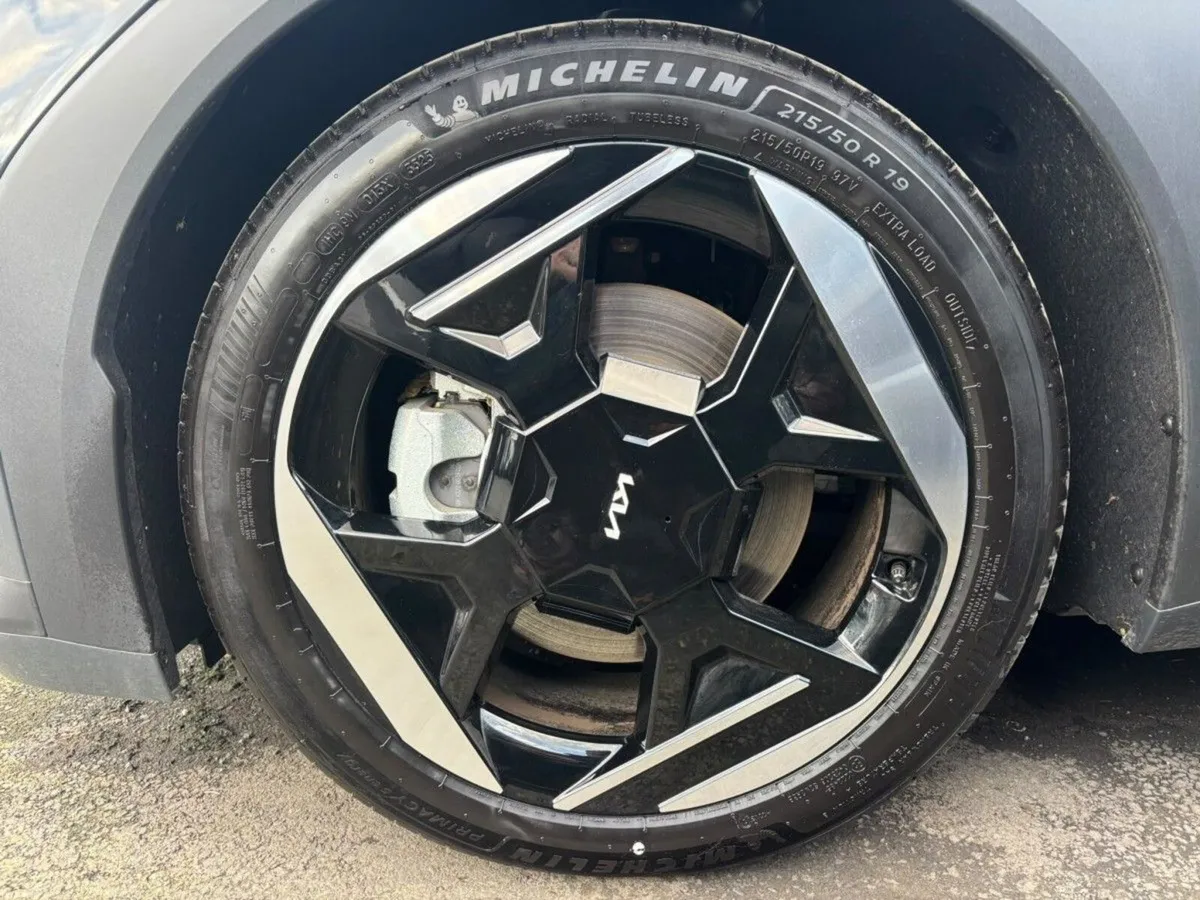 Image 4 of 18