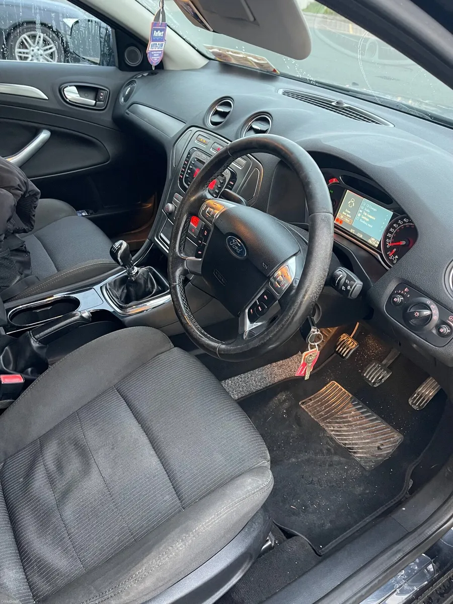 Image 3 of 6