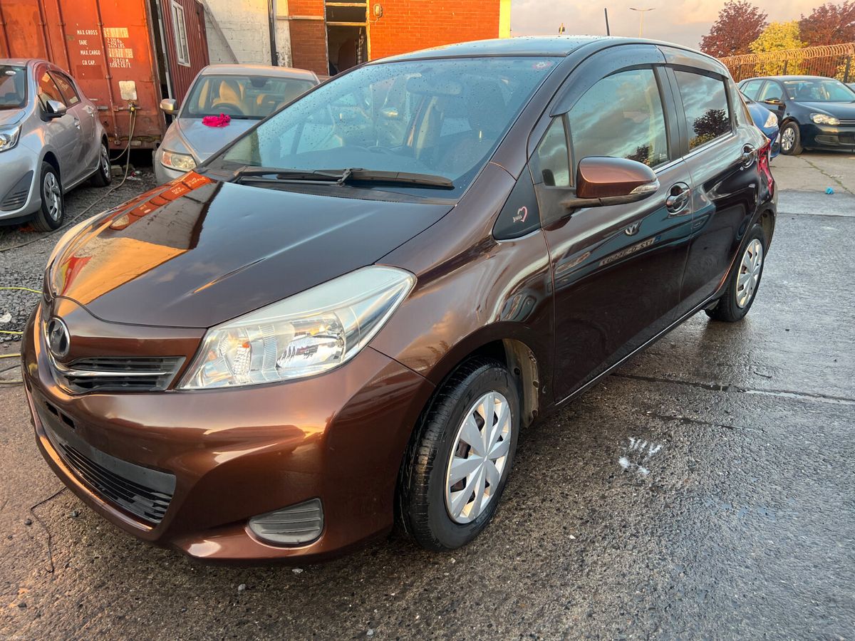 2014 Toyota Vitz, 1 of 16