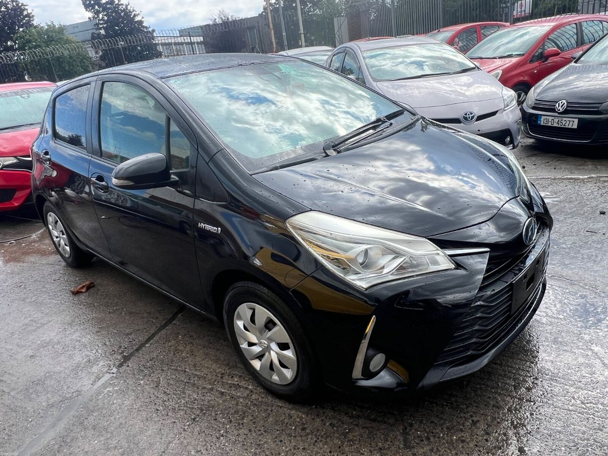 2017 Toyota Vitz, 1 of 17