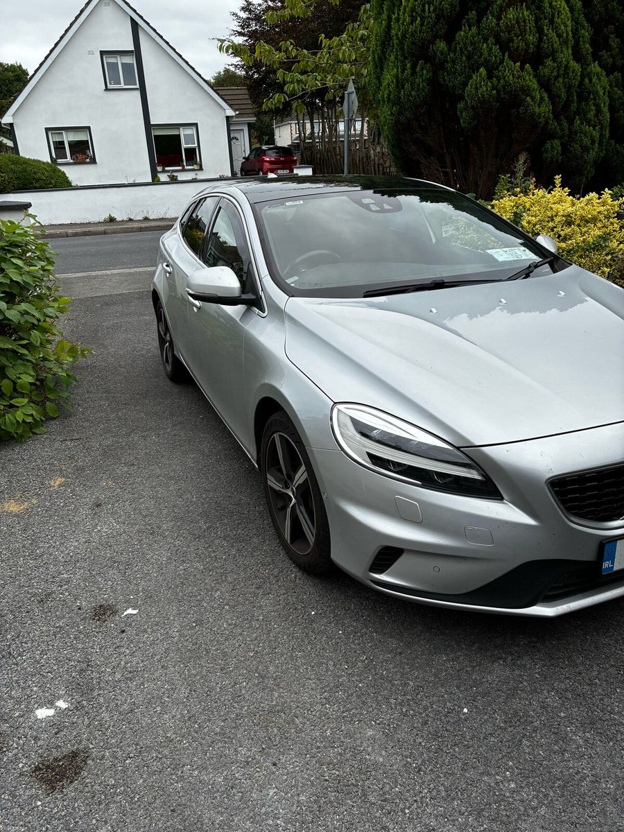 2019 Volvo V40