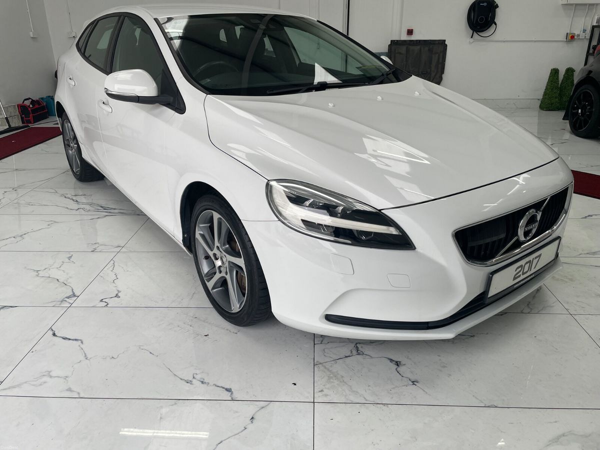 2017 Volvo V40