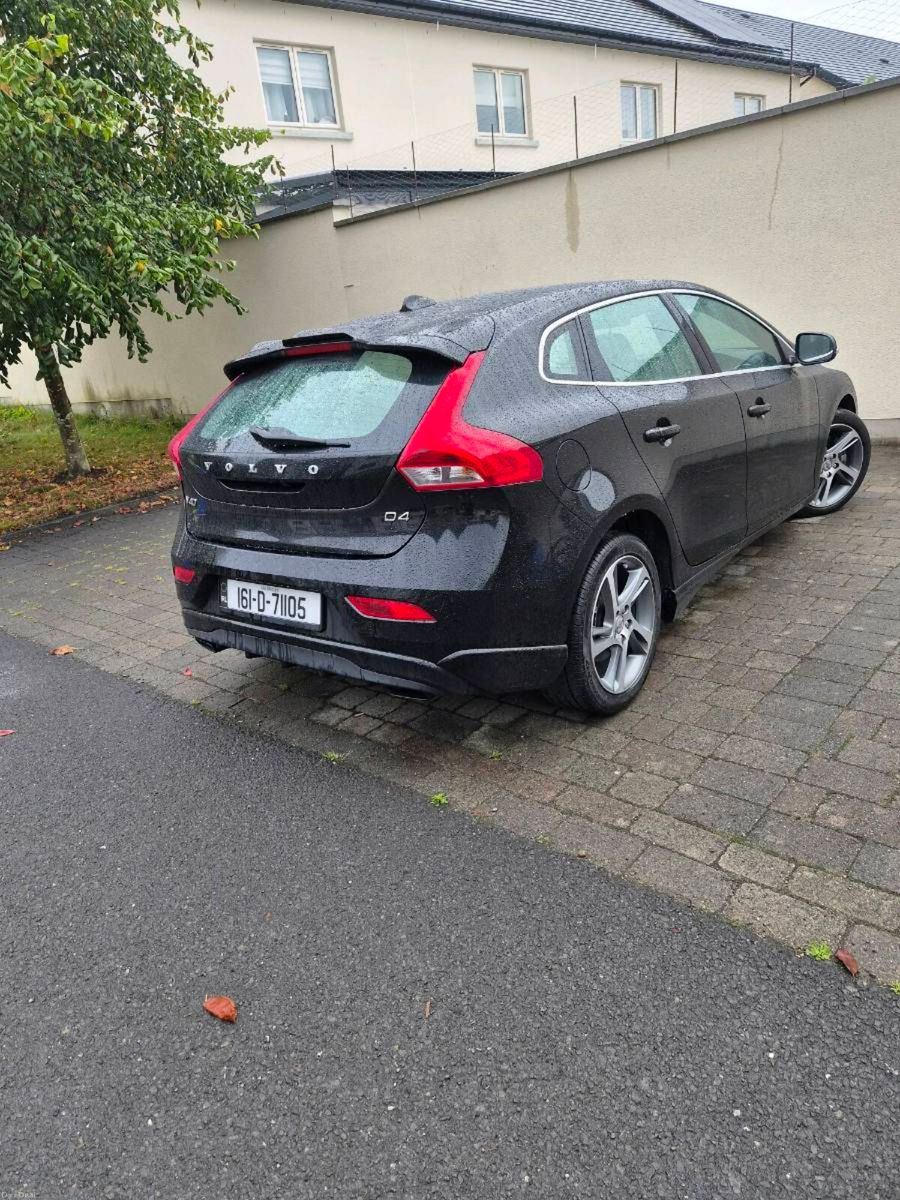 2016 Volvo V40