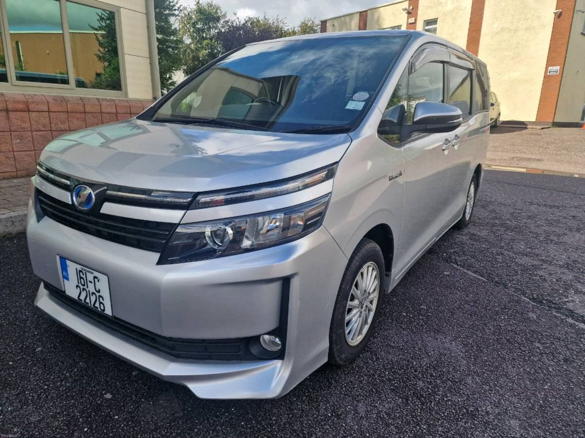 2016 Toyota Voxy