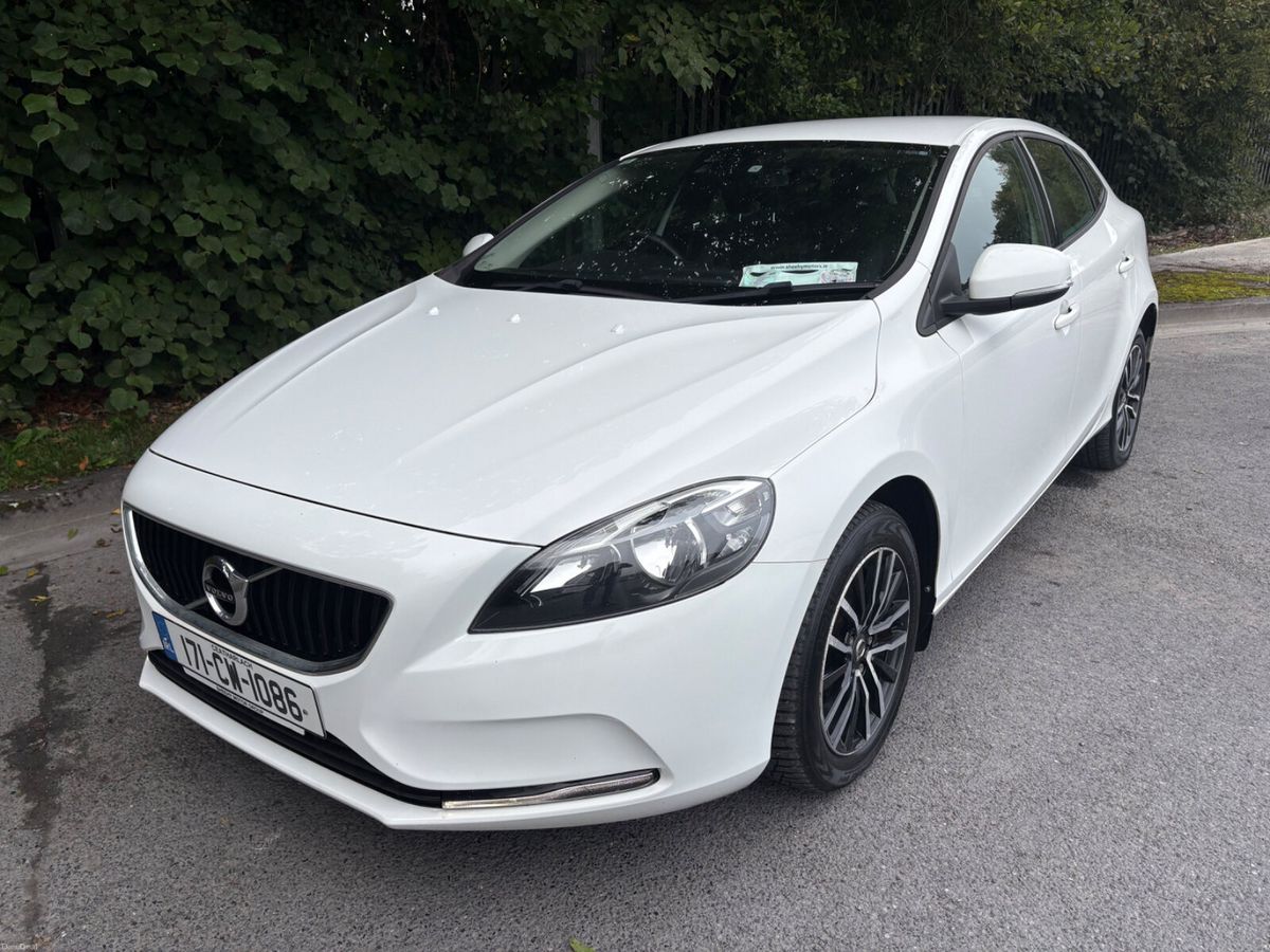2017 Volvo V40