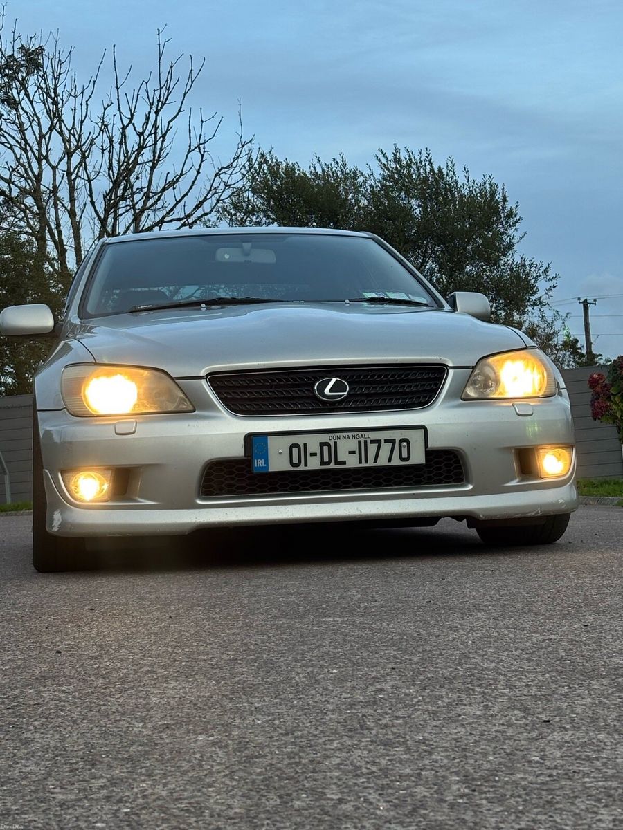 2001 Lexus IS