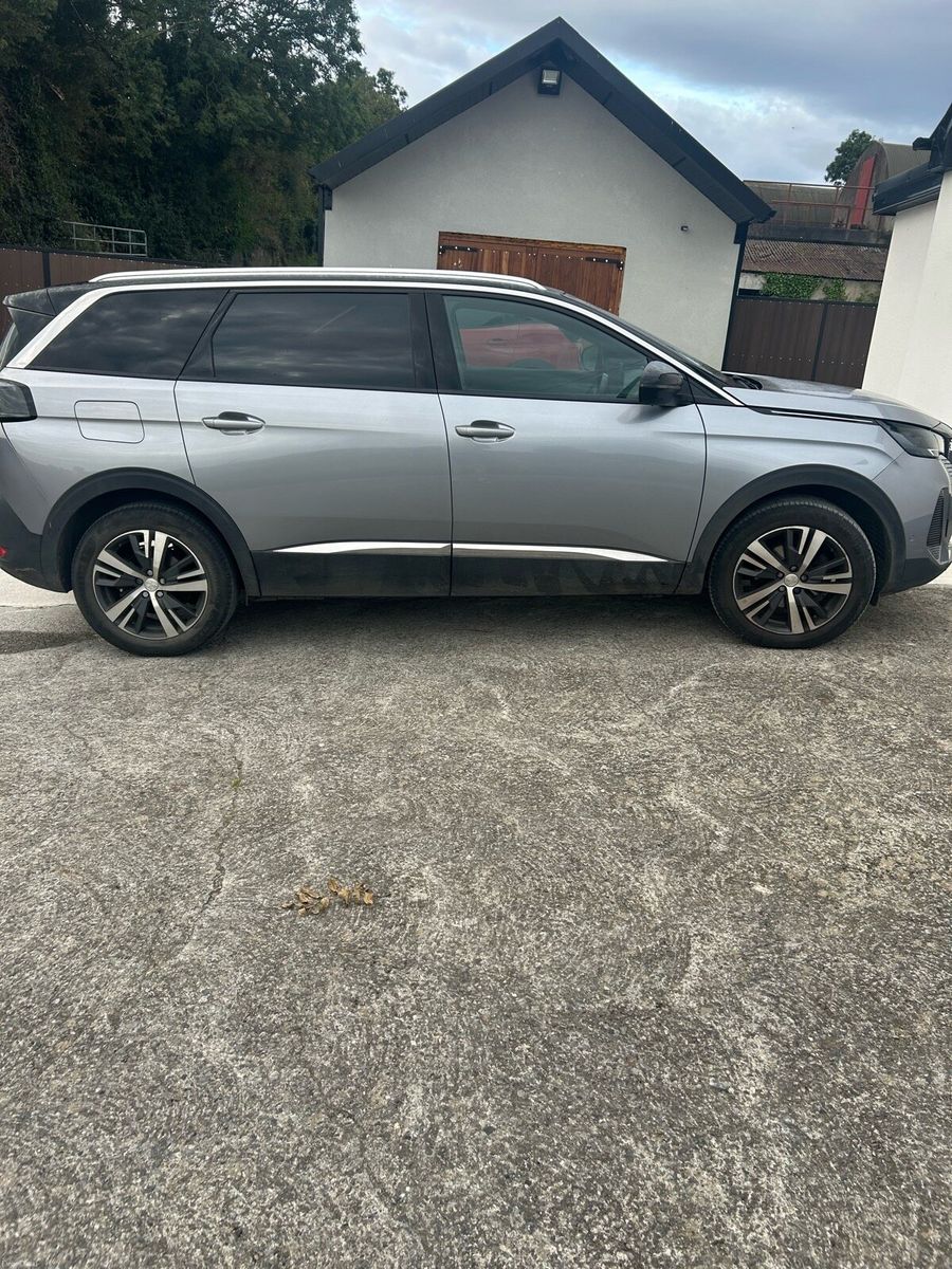 2023 Peugeot 5008