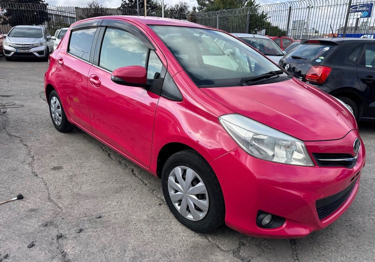 2014 Toyota Vitz, 1 of 12