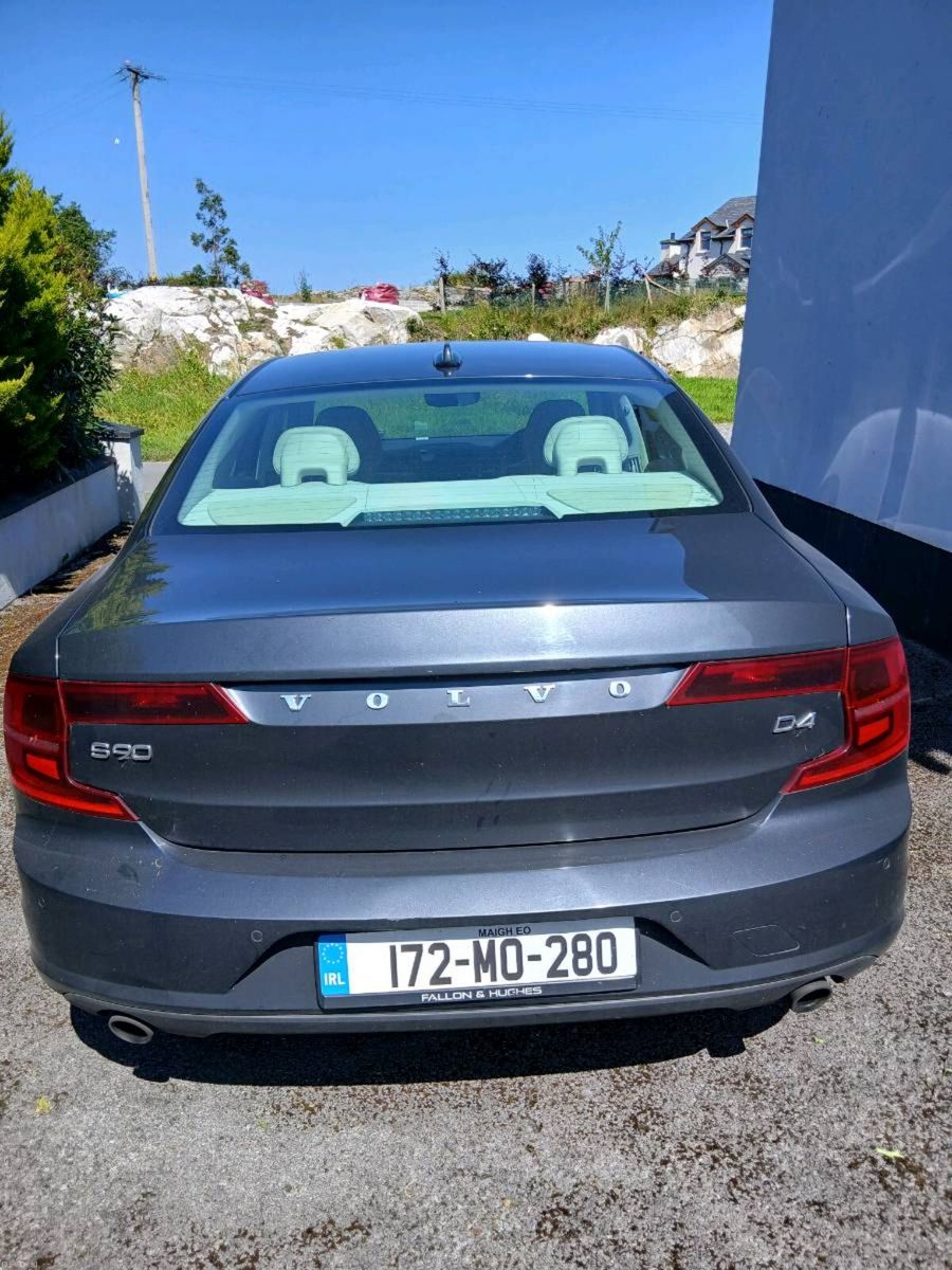 2017 Volvo S90