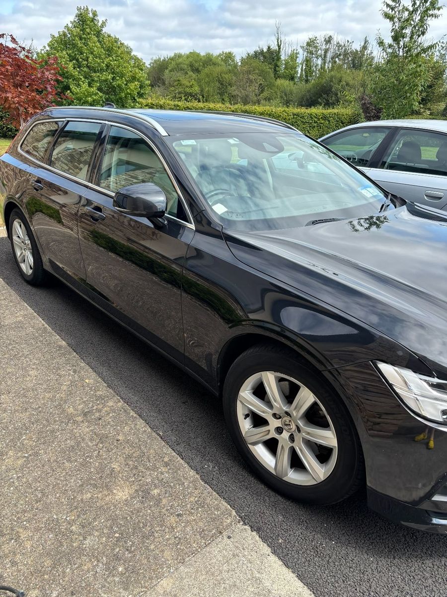 2017 Volvo V90