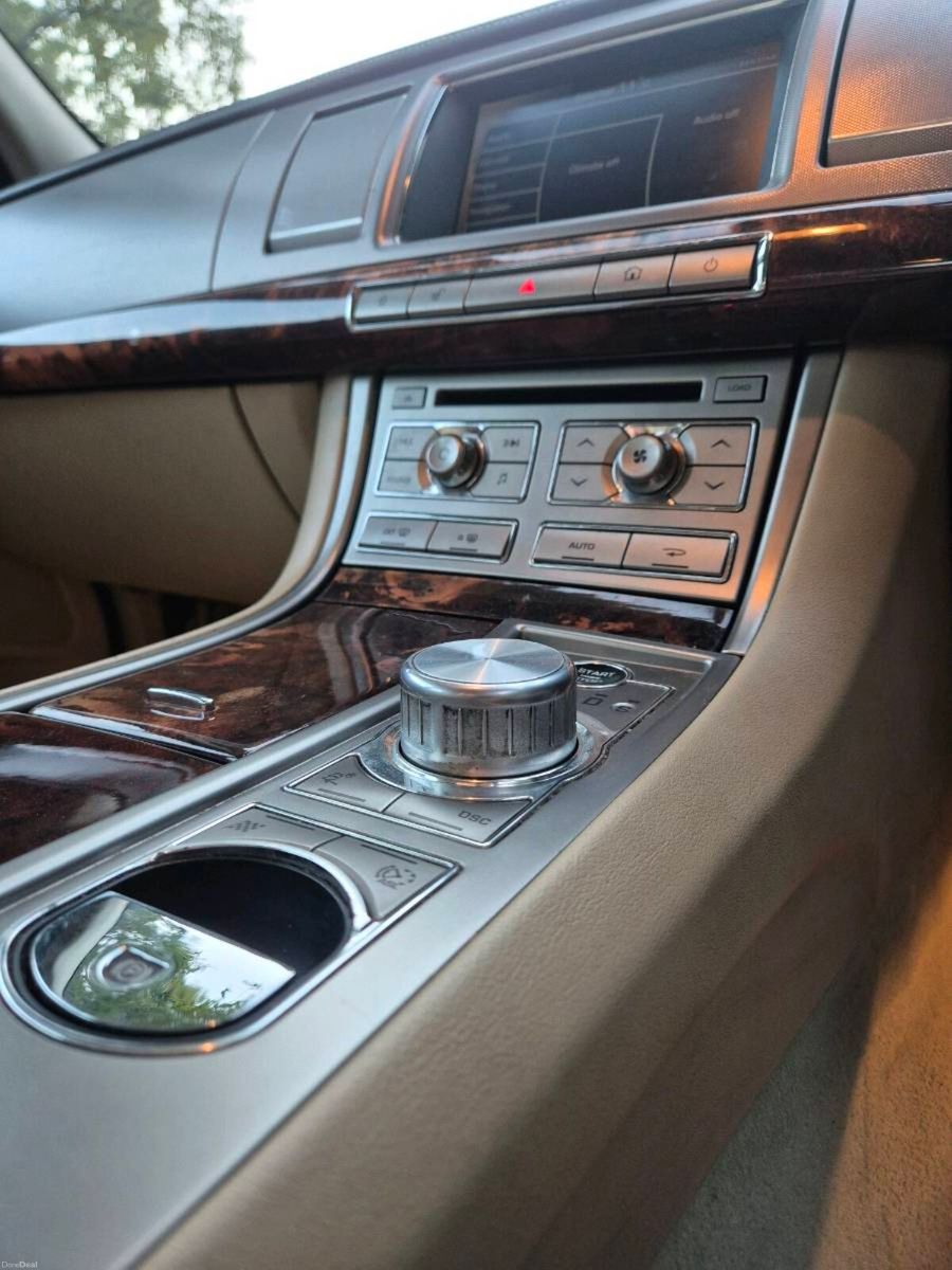 2010 Jaguar XF