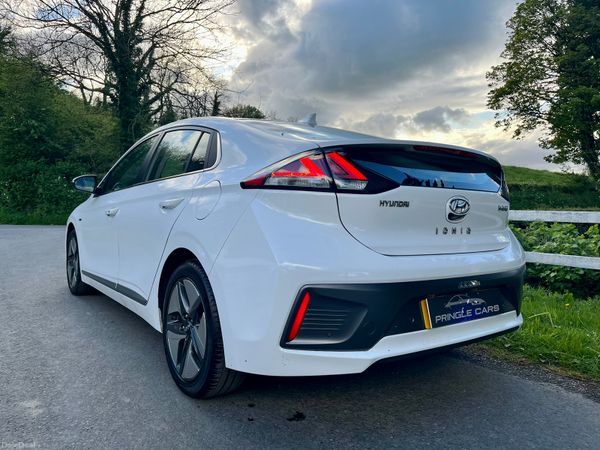 Like new condition !! Hybrid hyundia ioniq 256807532