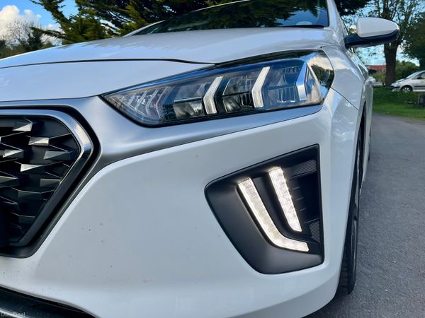 Like new condition !! Hybrid hyundia ioniq 256807536