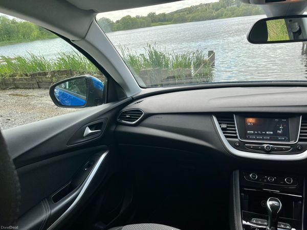 Showroom condition Opel grand land x automatic 257352376