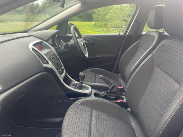 Opel Astra 2014 , low milage , new clutch 353351770