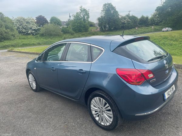 Opel Astra 2014 , low milage , new clutch 353351772