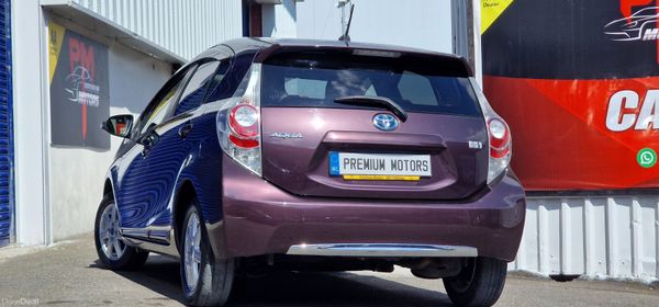 Toyota Aqua Hybrid 353530682