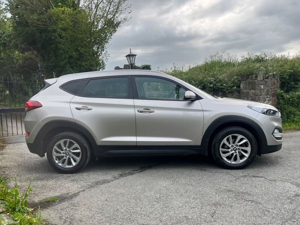 Hyundai Tucson 1.7d Comfort plus . New NCT 01/27 356236350