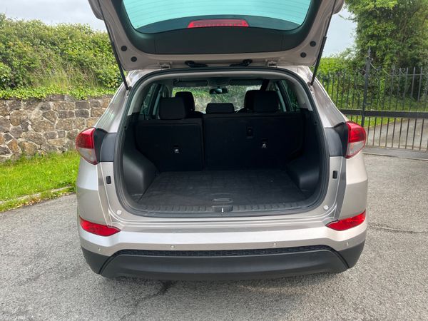 Hyundai Tucson 1.7d Comfort plus . New NCT 01/27 356236352