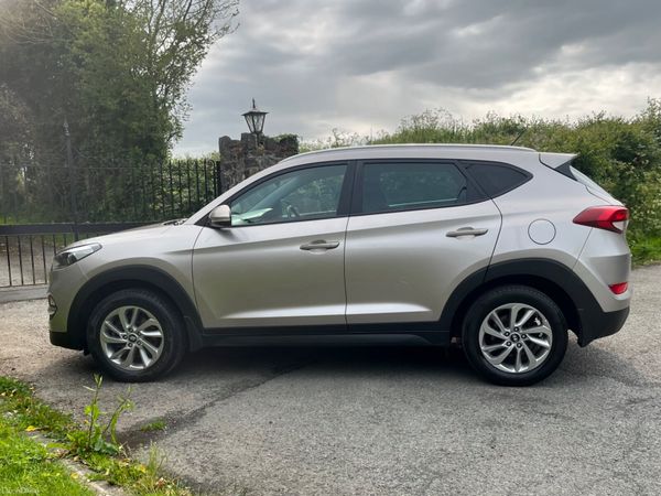 Hyundai Tucson 1.7d Comfort plus . New NCT 01/27 356236356