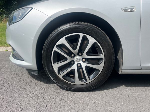 Opel Insignia 2018 ( NCT ..01/28) 359800325