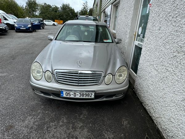 Mercedes E200 360488554