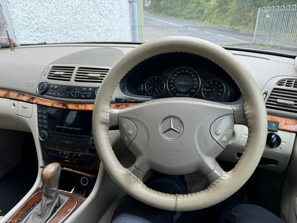 Mercedes E200 360488560