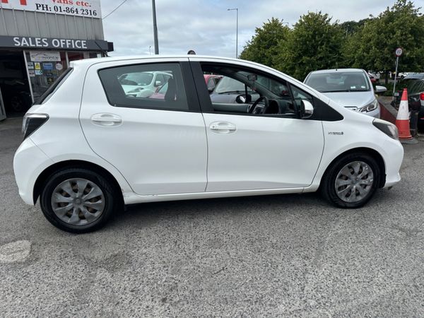Yaris Auto hybrid Very Low KMS Irish Car 362712236