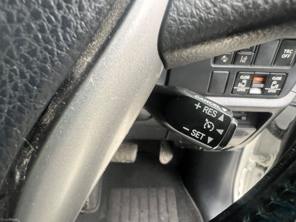 Toyota Voxy  **2018  7 seater ** 364943782