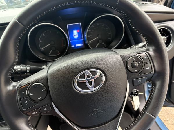 Toyota Auris 365113288