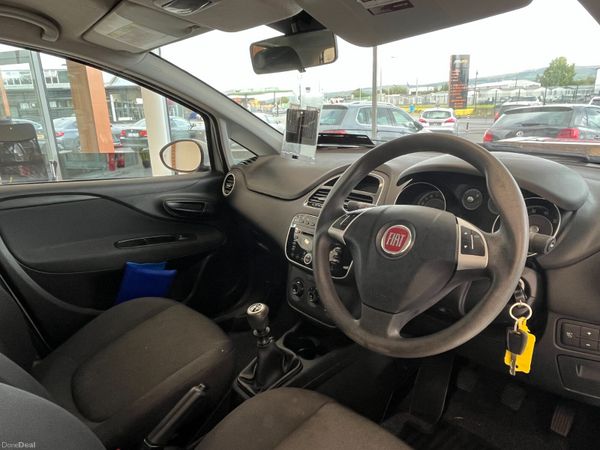 Fiat Punto 2015 1.2 low kms 365430974