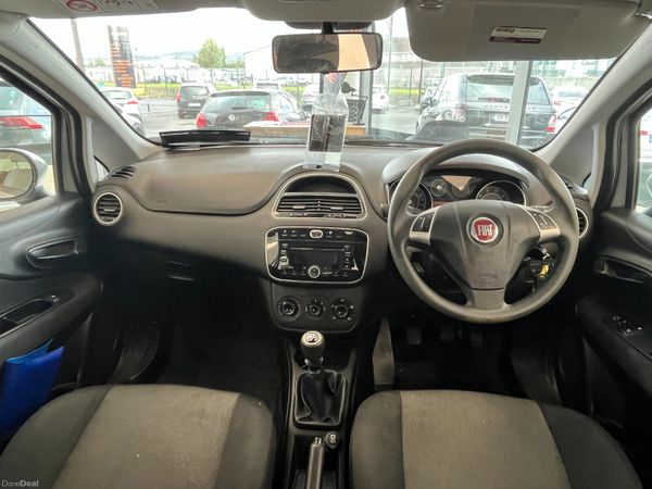 Fiat Punto 2015 1.2 low kms 365430976