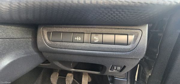 2018 Peugeot 2008 (LOW MILAGE) 366810184