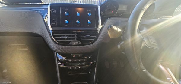 2018 Peugeot 2008 (LOW MILAGE) 366810196