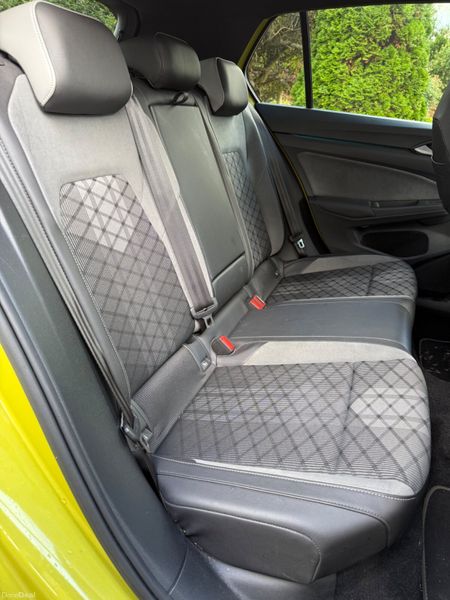 Immaculate 221 Volkswagen Golf R-Line! 367085282