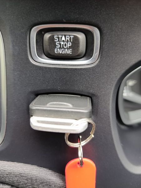 Volvo V40  2014 automatic 367765452