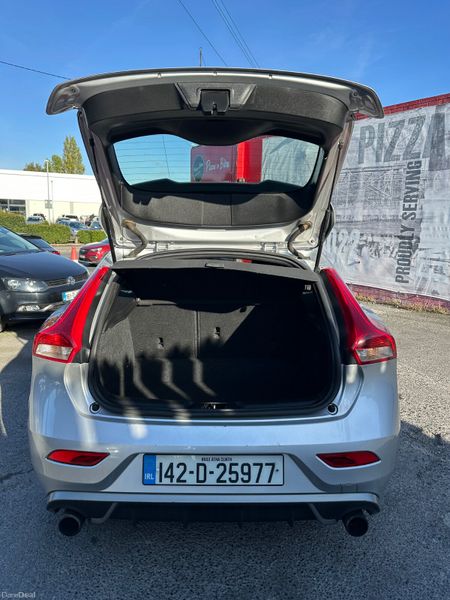 Volvo V40 1.6 Diesel NCT TAX ALLOY WHEELS 368092100