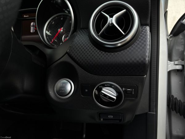 Mercedes-Benz A180D SPORT Low Mileage 368127122