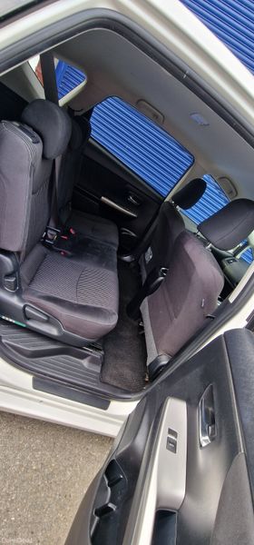 Toyota prius Alpha 7 Seater 368630166