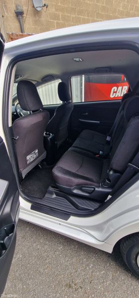 Toyota prius Alpha 7 Seater 368630167