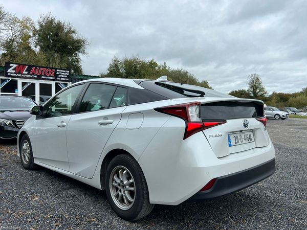 21 Toyota Prius very low mileage 369174352