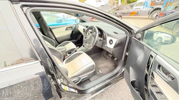 Toyota Auris 1.8 Hybrid 2017 369629074