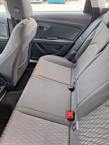 SEAT Leon 2015 369880408